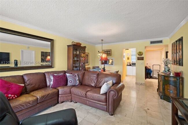 Building Photo - 2851 Leonard Dr