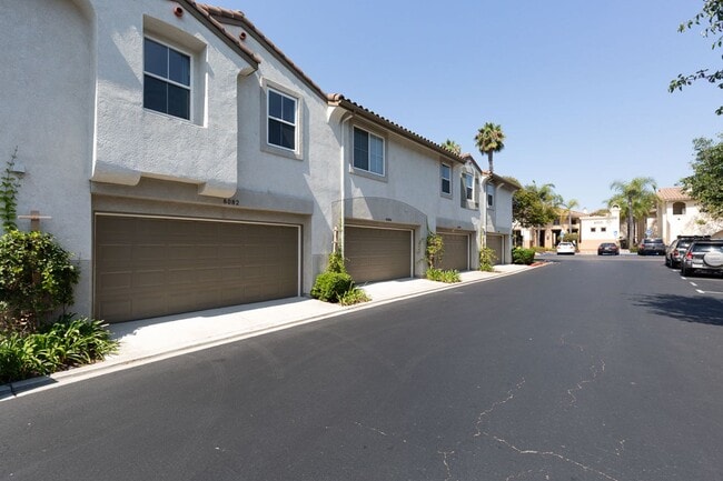 Building Photo - 3 Bed, 2 Bath Townhome in Carlsbad