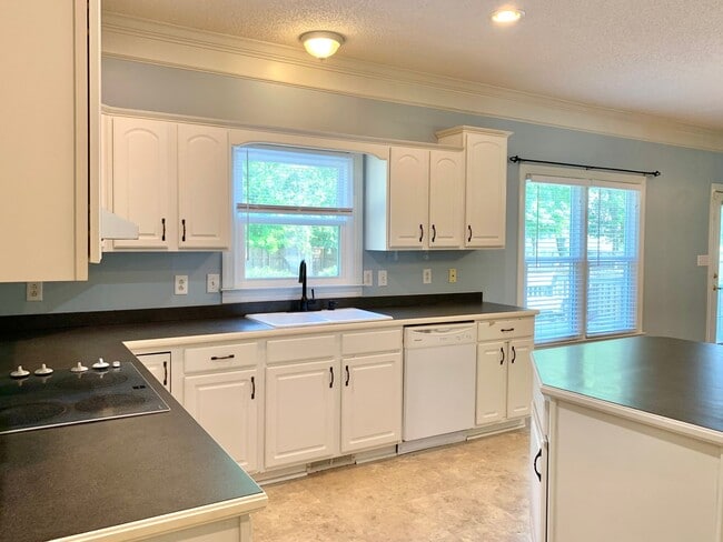 Building Photo - 141 Lyme Dr