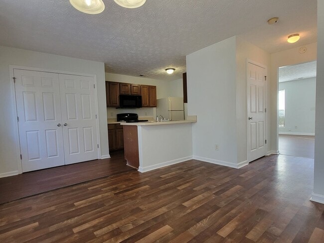 Building Photo - Experience modern living in this stunning two-story townhome! Awesome School District