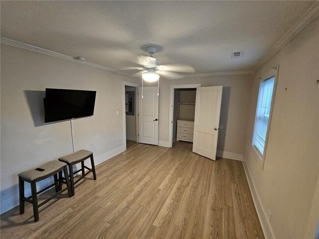Building Photo - 1129 Graymont Dr SW
