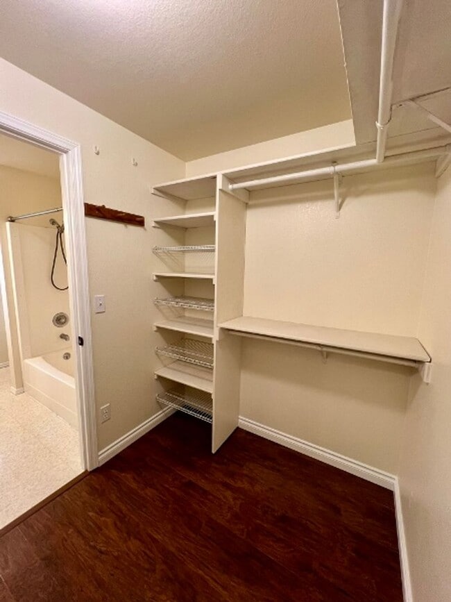 Building Photo - Renovated 3BD w/ Large Shop