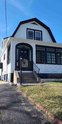 Building Photo - 5915 Saranac Ave