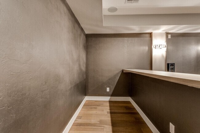 Building Photo - 2125 Heavenly Dr