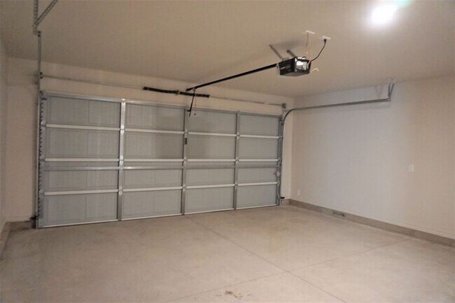 Building Photo - 3 Bed 2 Bath 2 Car Duplex in Chisholm Creek NW OKC