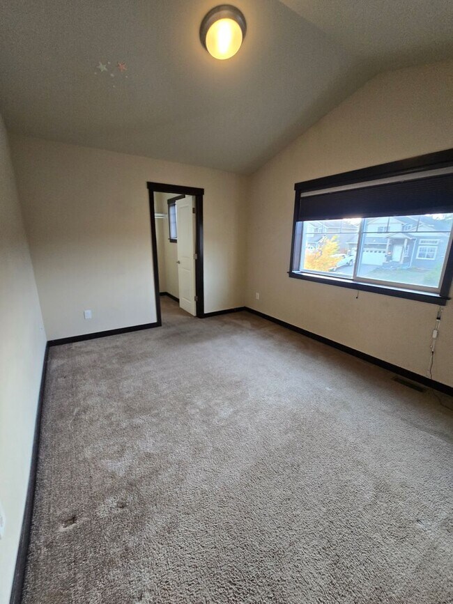 Building Photo - Welcome to this beautiful 4-bedroom, 2.5-b...