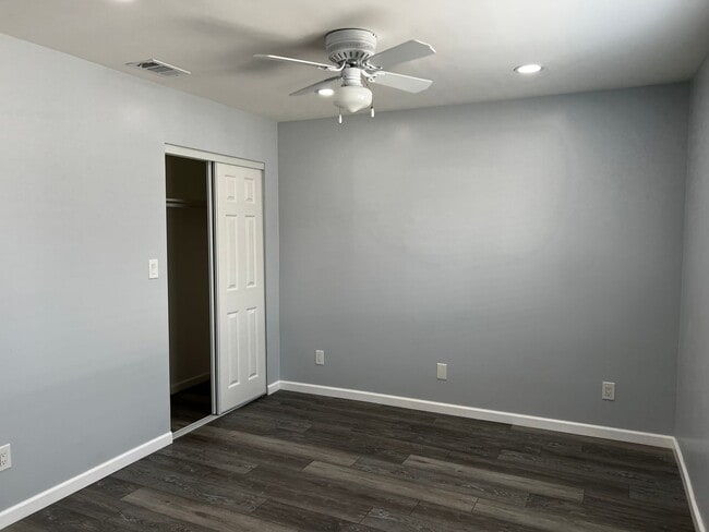 Building Photo - Remodeled 3 Bedroom 2 Bath House with 4 Ca...
