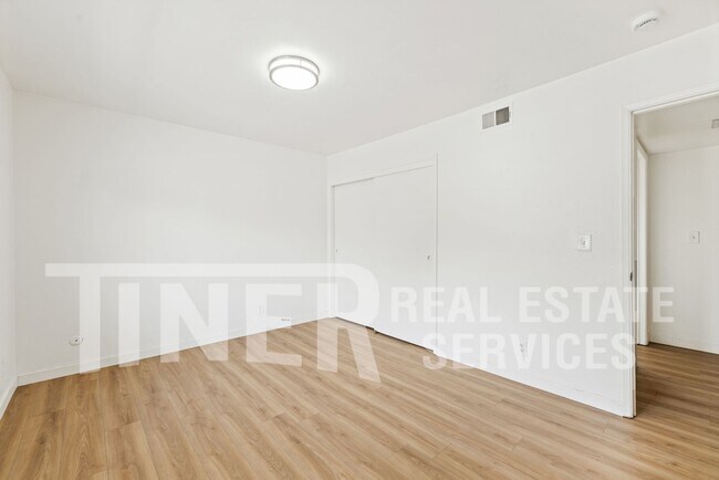 Building Photo - 6169 Oakgreen Cir