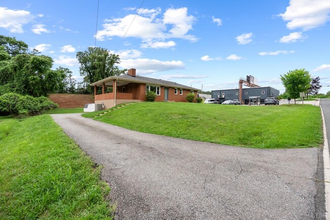 Building Photo - 106 Bryant Rd