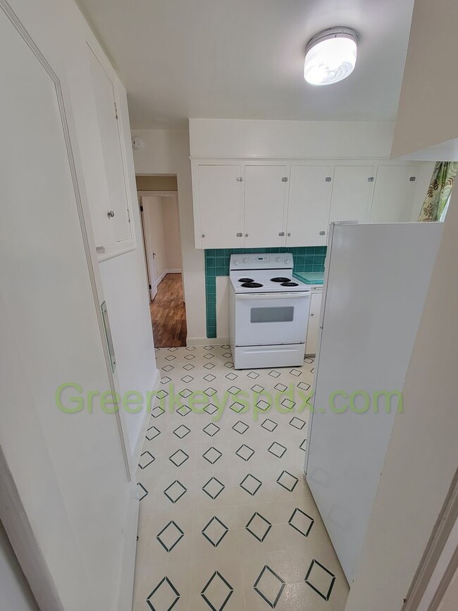Building Photo - Beautiful 2 Bedroom 1 Bath House with Atta...