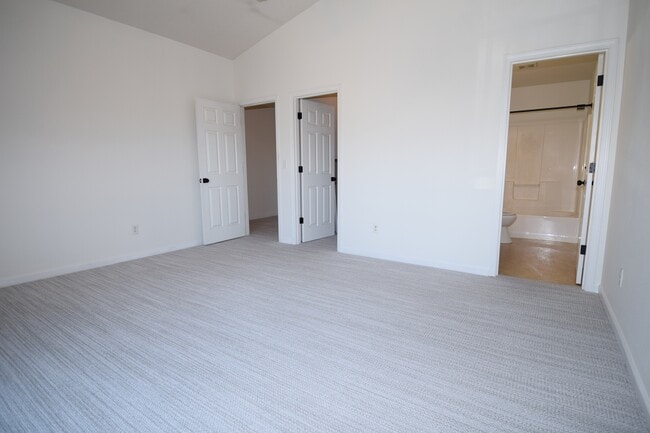 Building Photo - 207 SE Harlow Ave