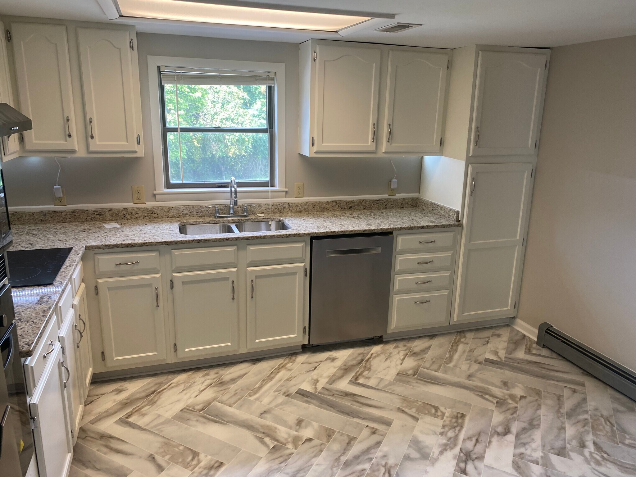 Induction stove/ oven + microwave provided - 817 Elysian Ave