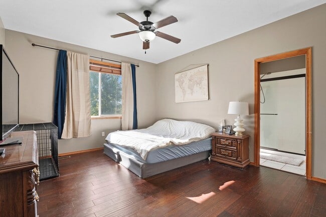 Building Photo - Beautiful 3 bedroom 2 bath Home On The Pla...