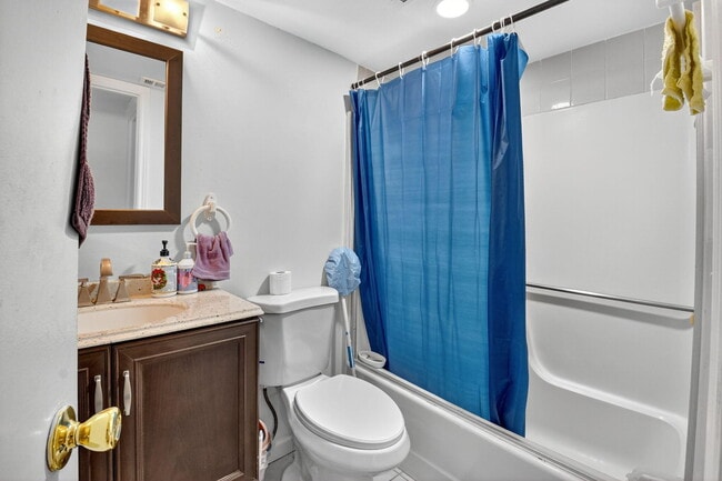 Building Photo - 21894 Lake Forest Cir