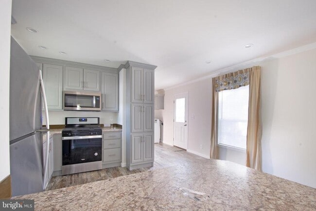 Building Photo - 123 Carnation Dr