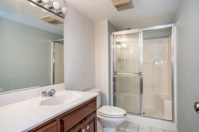 Building Photo - 3 Eton Pl