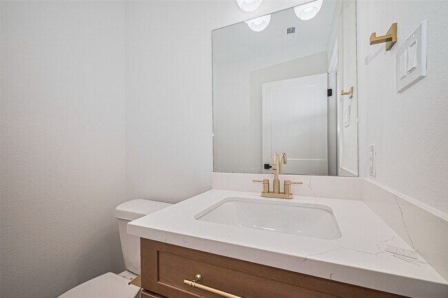 Building Photo - 6023 Maybell St