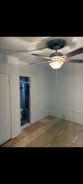 Building Photo - 1703 John Anderson Dr