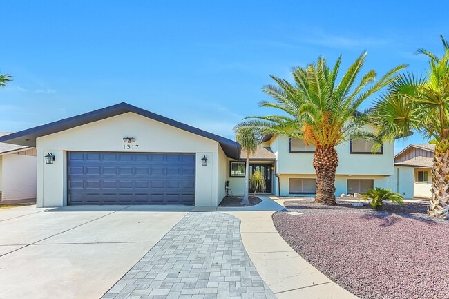 Building Photo - Massive Remodeled Tri-Level Near ASU with Diving Pool