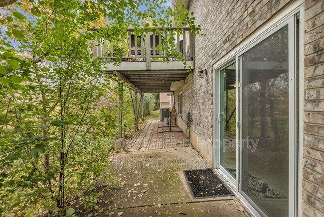 Building Photo - 2335 Summerwood Dr
