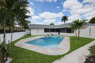 Building Photo - 2420 SW 44th Terrace