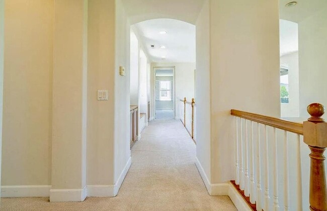 Building Photo - 2520 Club Dr