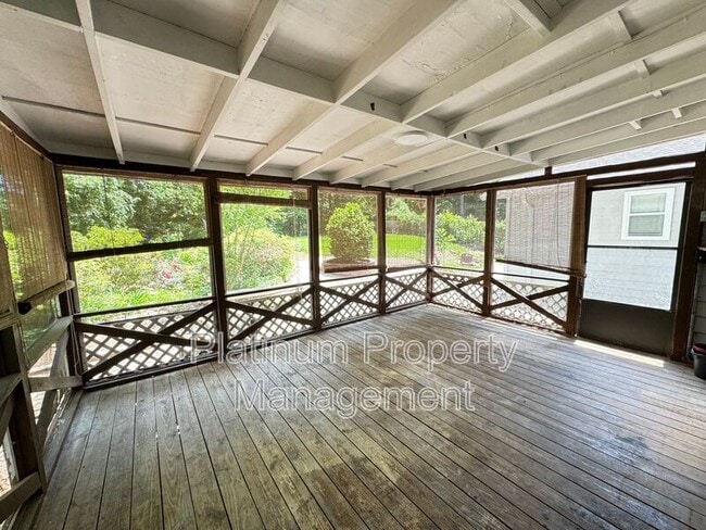Building Photo - 4798 Rock Island Ln NW