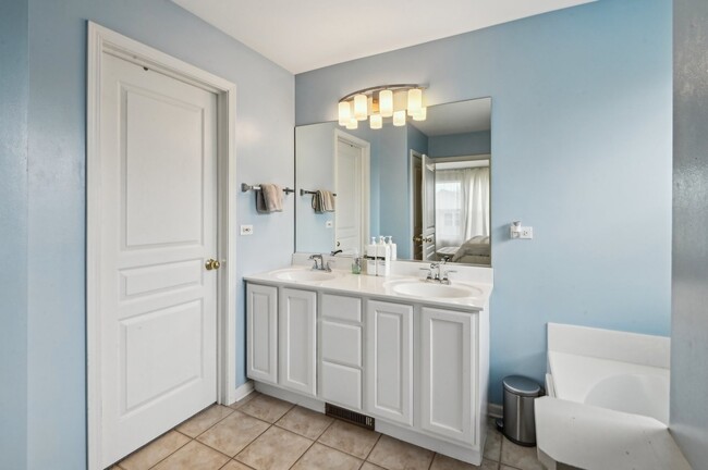 Building Photo - 25125 Rockwell Ln