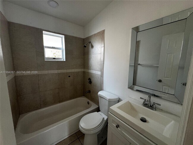 Building Photo - 1950 Washington Ave