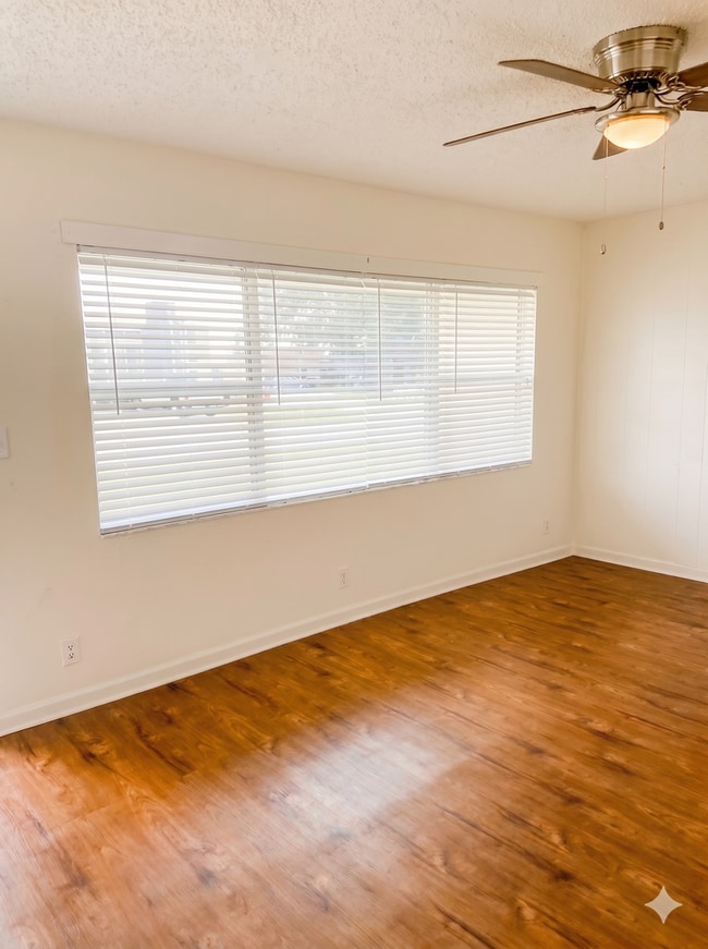 Building Photo - Spacious 3-Bedroom Home in Prime Pinellas Park Location – 1,354 Sq Ft