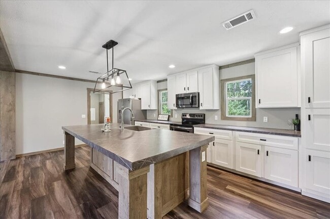 Building Photo - 13585 Mesa Dr
