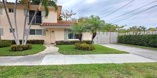 Building Photo - 560 NE 19th Ave