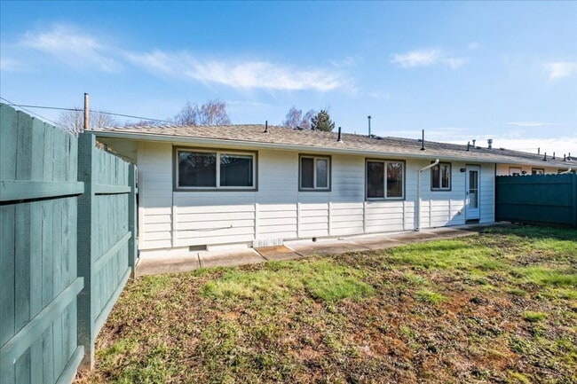 Building Photo - 411 E 3rd St