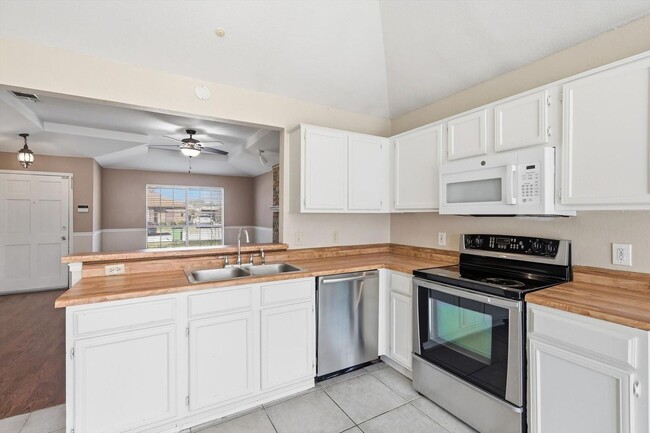 Building Photo - Half of Duplex Ready for New Tenants- 2 Bed, 2 Bath- North Richland Hills- Birdville ISD- 76180