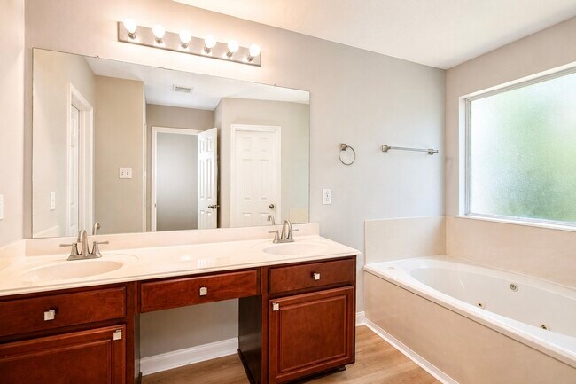 Building Photo - 3111 Myrtle Ranch Dr