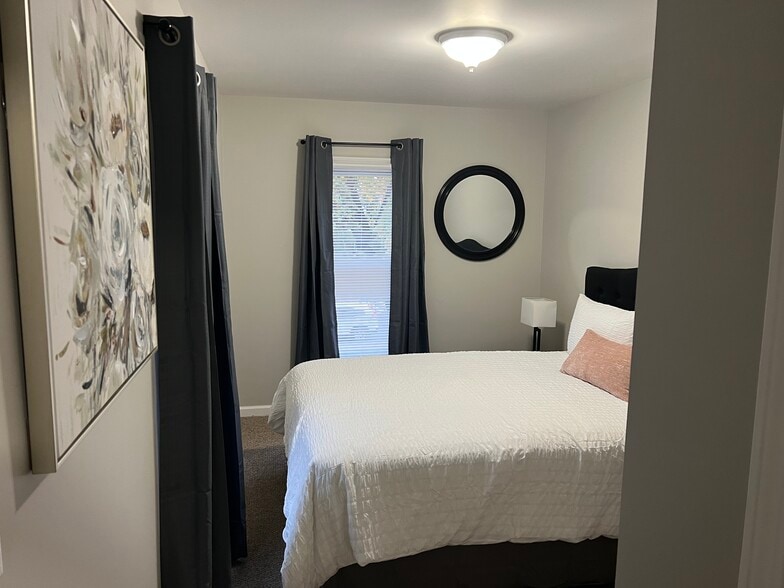 Building Photo - 14 1st St