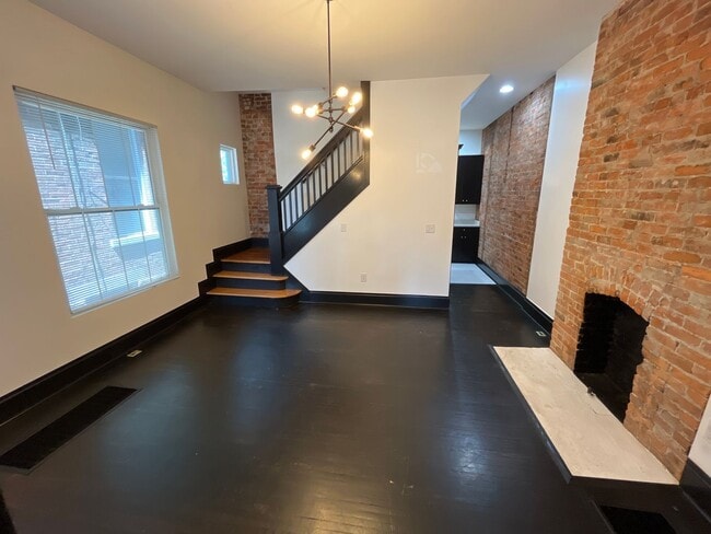 Building Photo - Spacious 3 bedroom duplex near Franklin Park