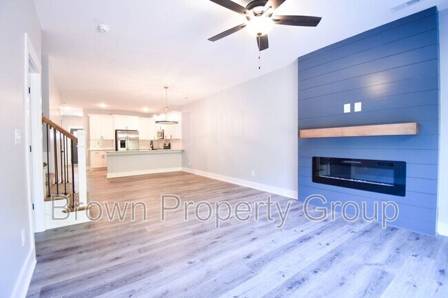 Building Photo - 3036 Candlelight Dr