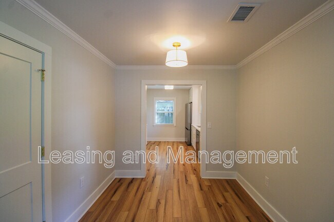 Building Photo - 1757 Skinner Ave