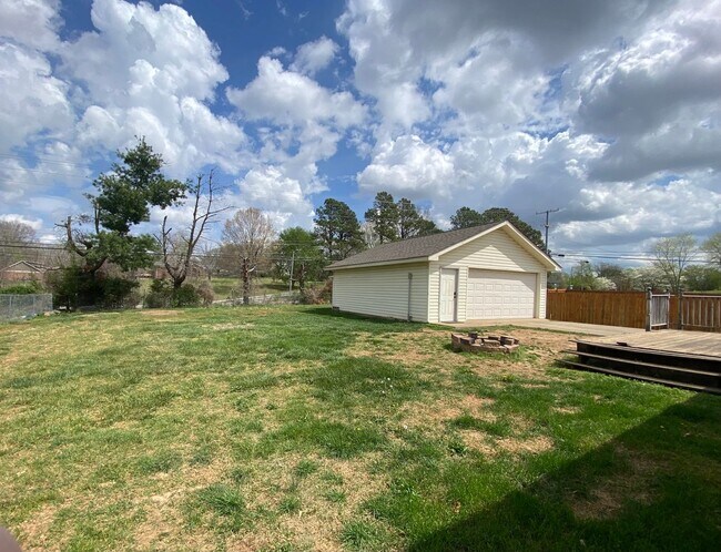 Building Photo - 2719 Knob Ct