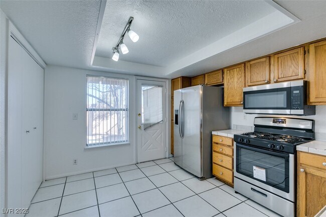 Building Photo - 4012 Grasmere Ave
