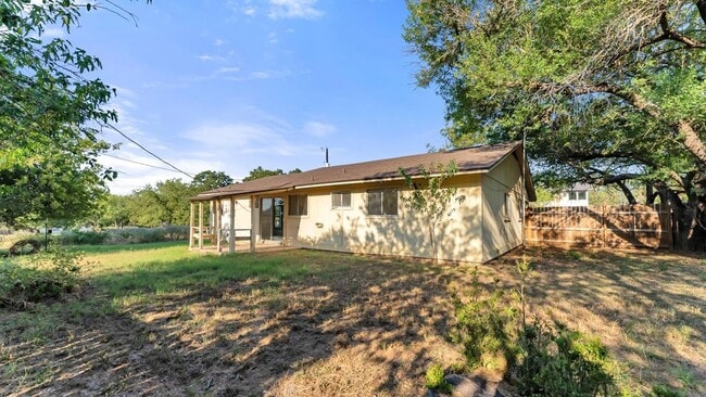 Building Photo - 848 Pecan Ln