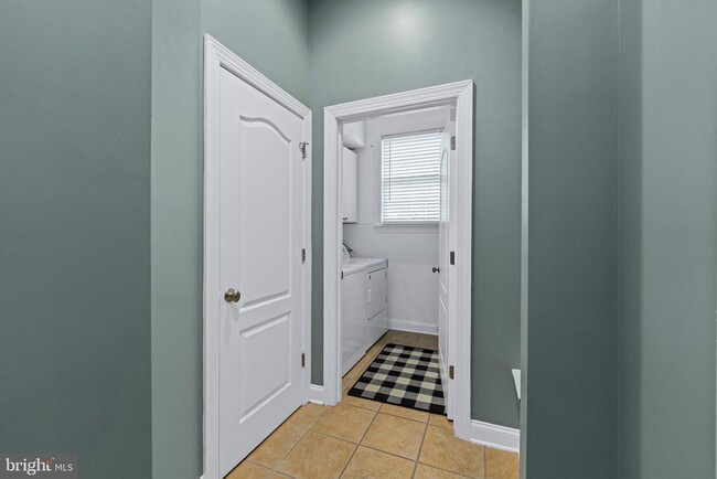 Building Photo - 2831 Galeshead Dr