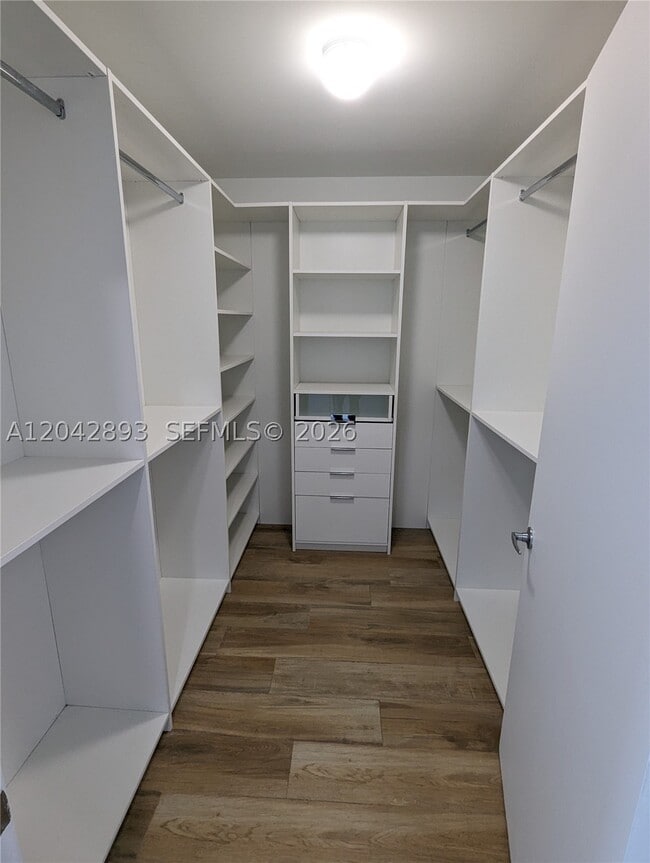 Building Photo - 17111 Biscayne 1011