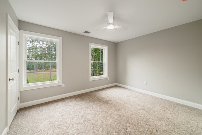 Building Photo - 164 Fox Den Rd