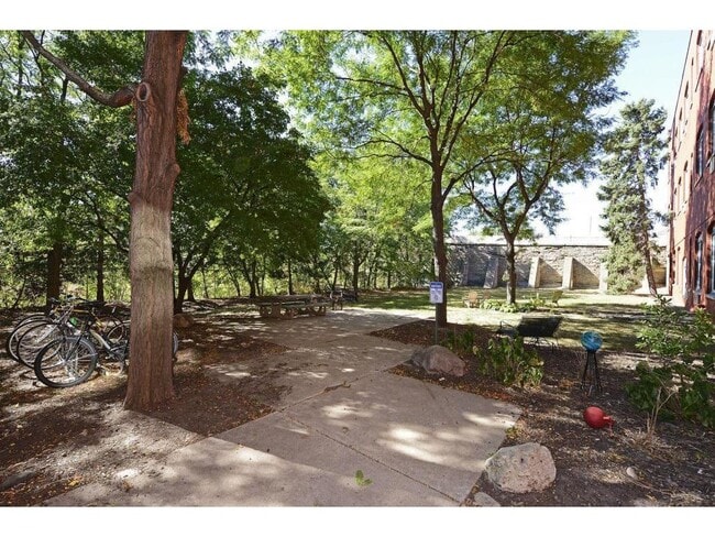 Building Photo - 215 7th St NE