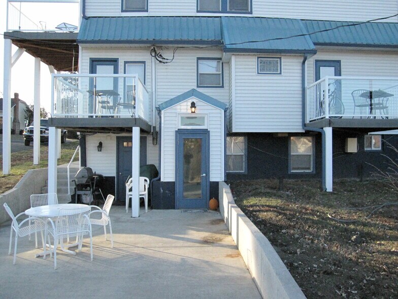 Building Photo - 220 SE Gladstone St