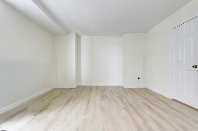 Building Photo - 101 S Plaza Pl