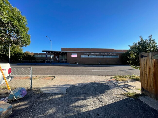Building Photo - Cozy 1 bed/1 bath upstairs near the heart ...
