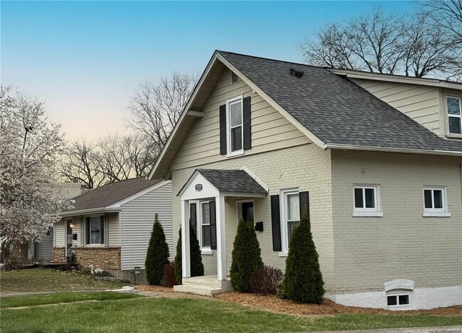 Building Photo - 729 Luckystone Ave